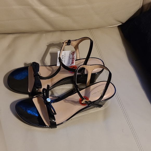 Bandolino Patent Leather Wedge Sandal - Picture 4 of 8